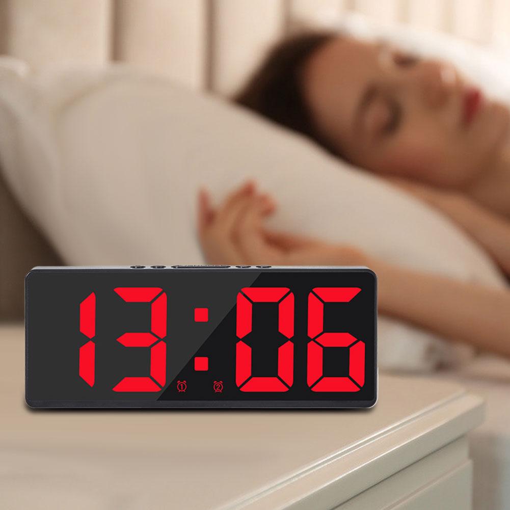 Led Desk Clock - LEDデジタル目覚まし時計 音声制御 温度表示 スヌーズ機能 ナイトモード 12/24時間表示
